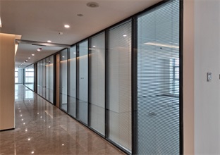 青島防火玻璃隔斷與普通隔斷有什么區(qū)別